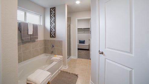DR Horton Converse Avenida 5318 la rambla model the bryant floor plan 1703 square main bathroom with garden tub and walk in shower