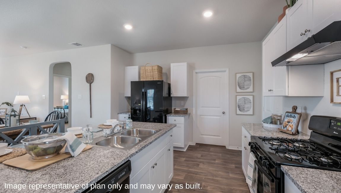 DR Horton Lytle Saddle Ridge Estates the florence 1858 sq ft 3 beds 2.5 baths 2 car 2 story