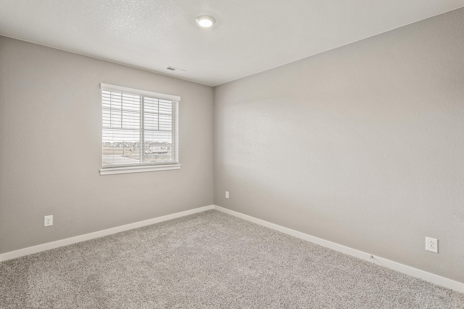 New Homes in Lochbuie, Colorado at the Silver Peaks community by D.R. Horton