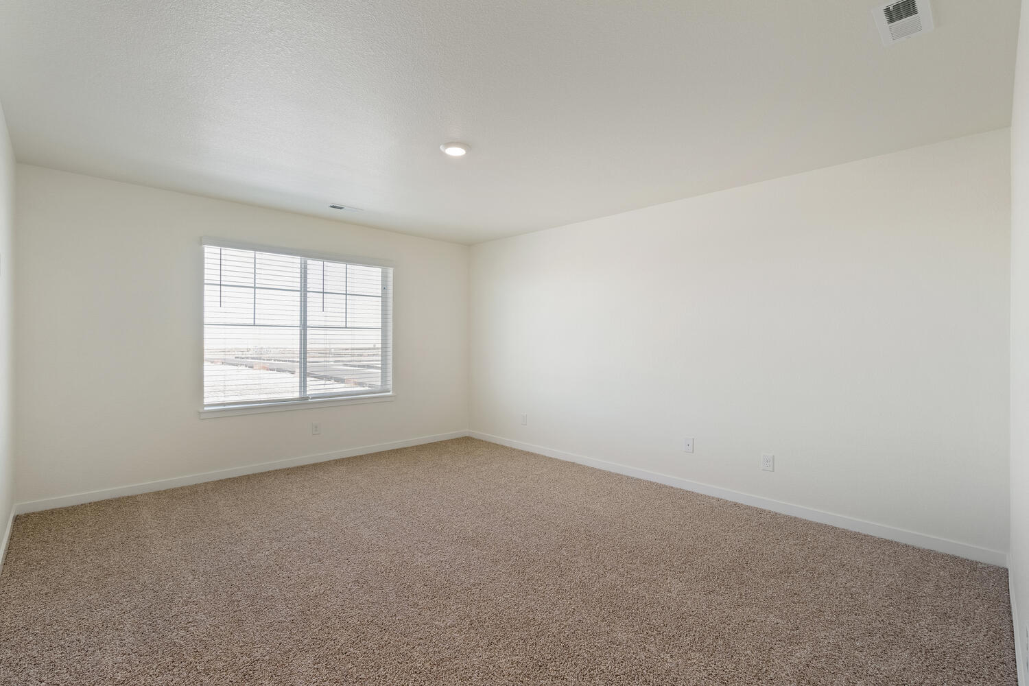 New Homes in Lochbuie, Colorado at the Silver Peaks community by D.R. Horton