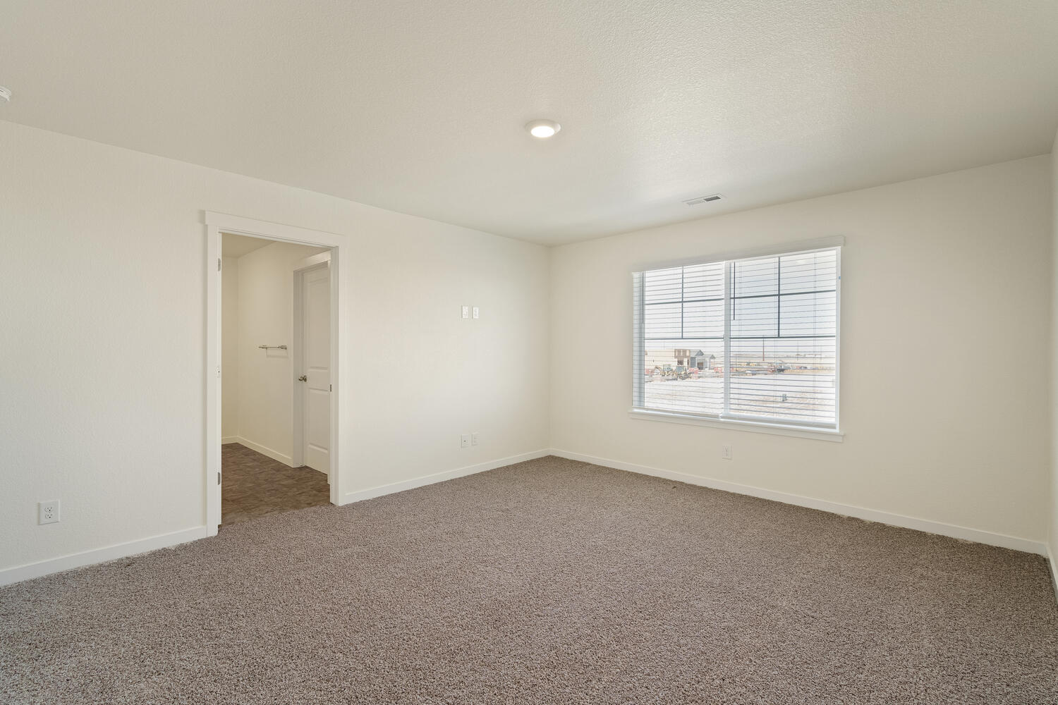 New Homes in Lochbuie, Colorado at the Silver Peaks community by D.R. Horton