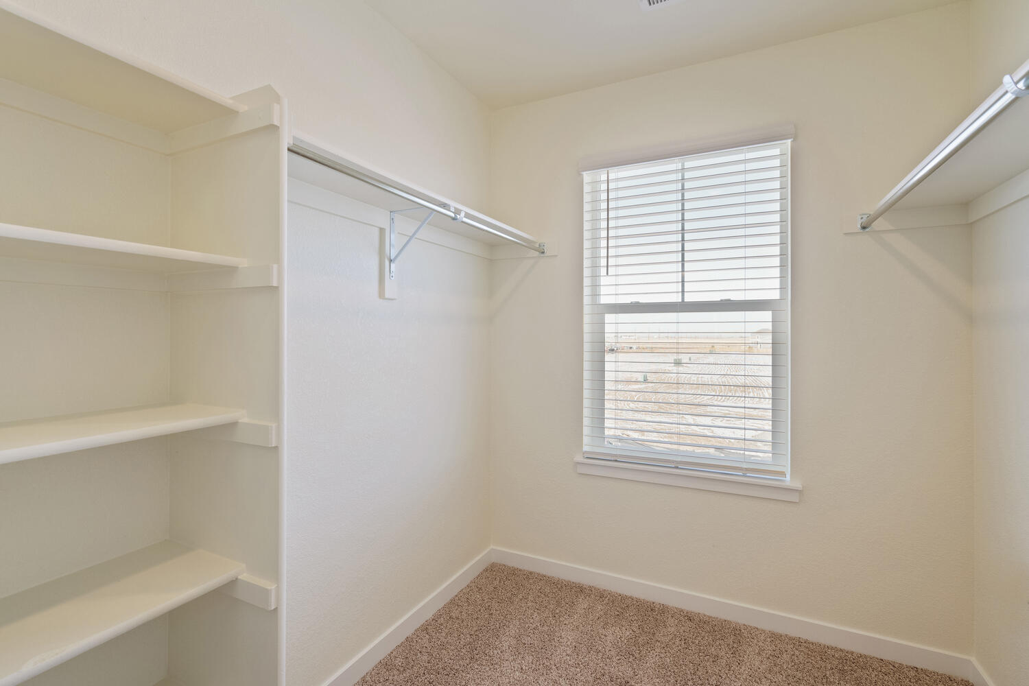 New Homes in Lochbuie, Colorado at the Silver Peaks community by D.R. Horton