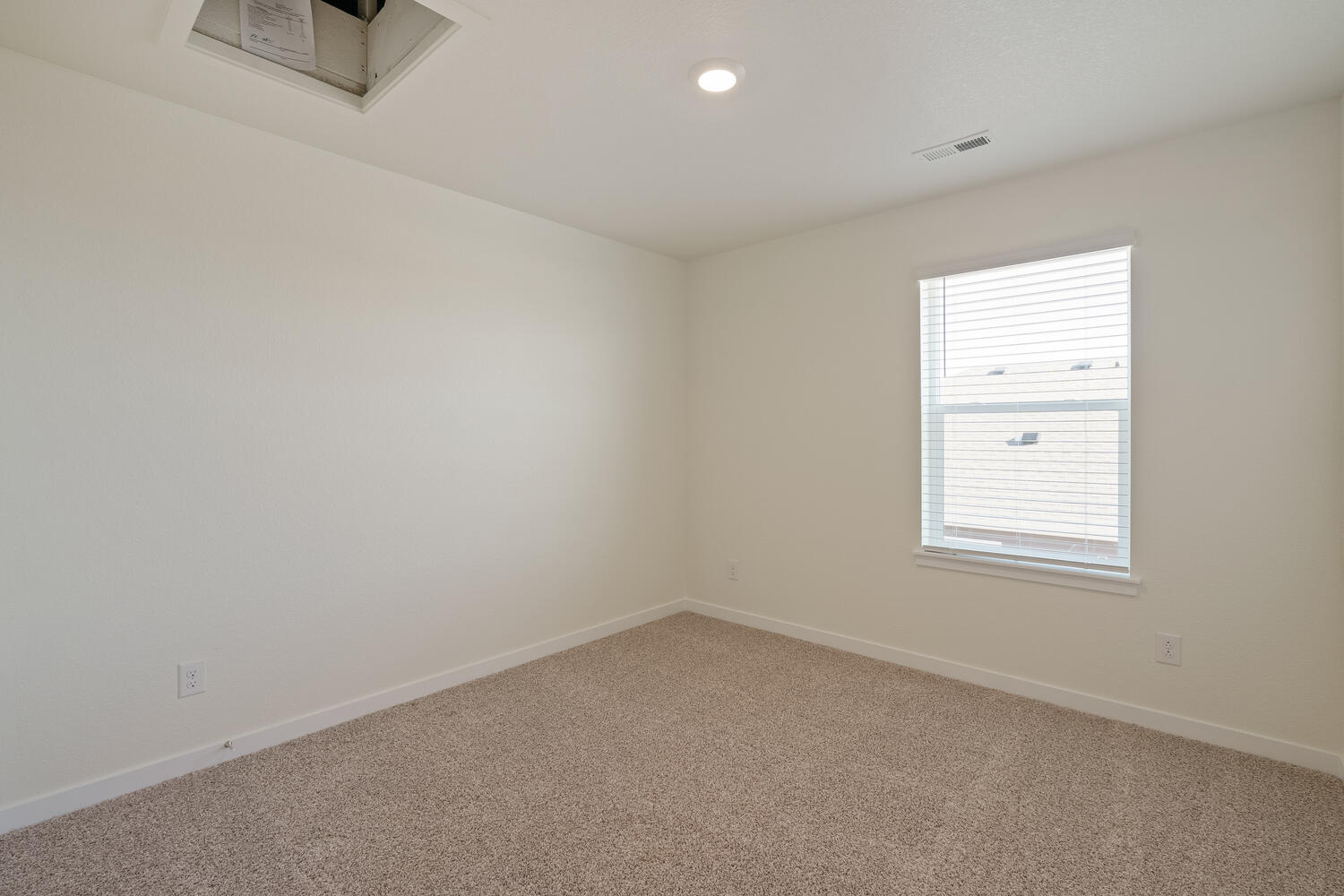 New Homes in Lochbuie, Colorado at the Silver Peaks community by D.R. Horton