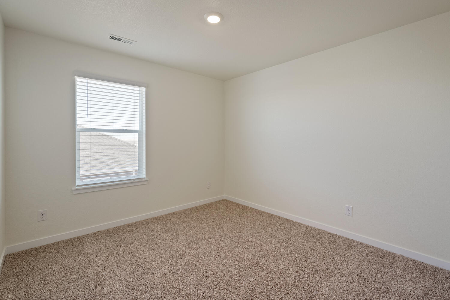 New Homes in Lochbuie, Colorado at the Silver Peaks community by D.R. Horton