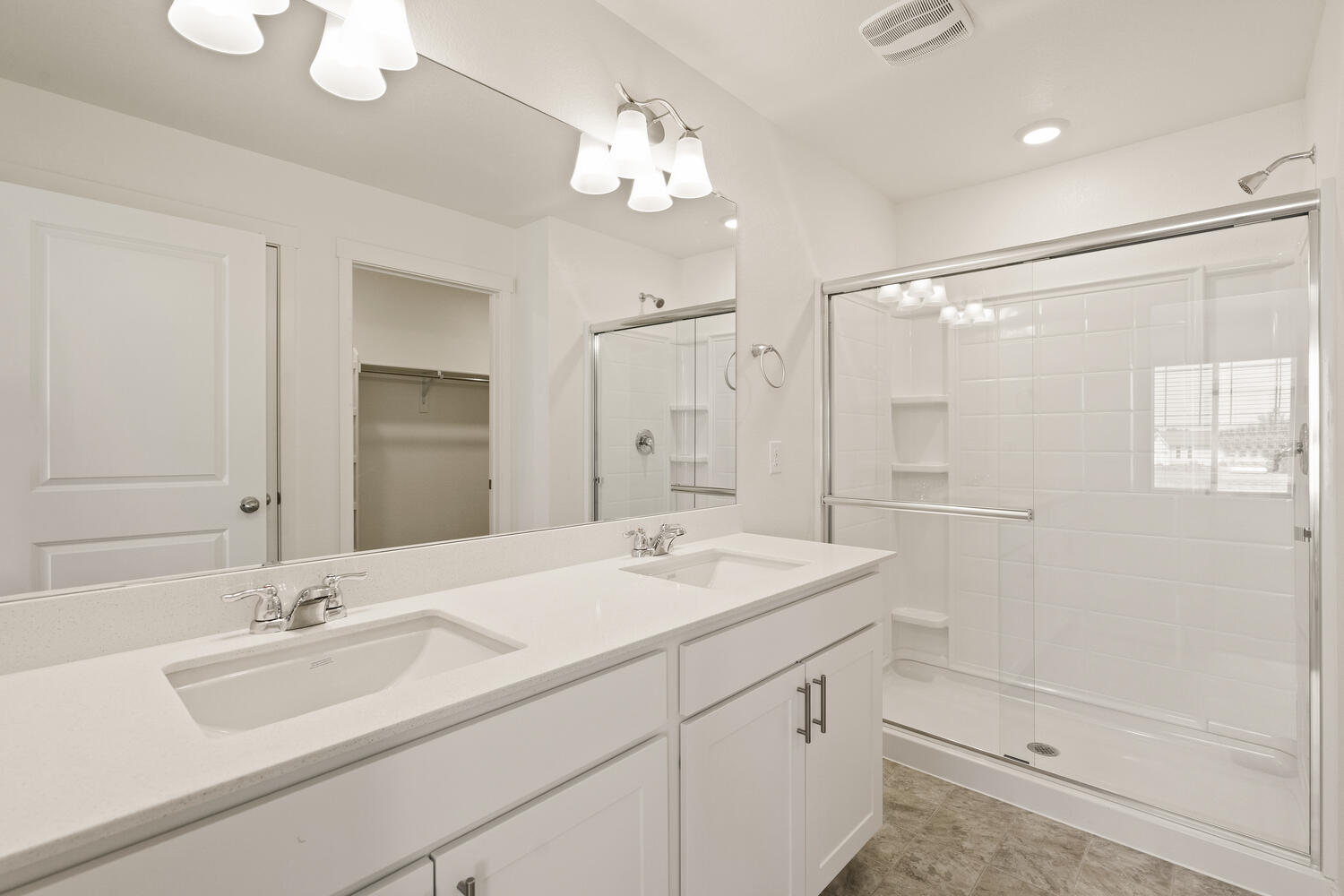 New Homes in Lochbuie, Colorado at the Silver Peaks community by D.R. Horton