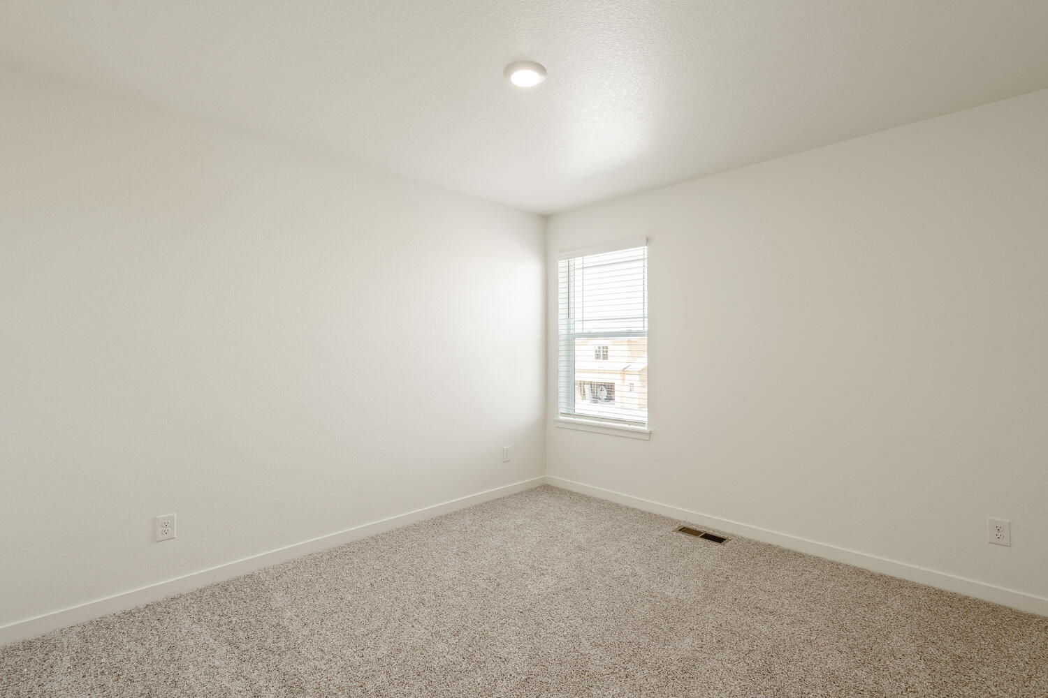 New Homes in Lochbuie, Colorado at the Silver Peaks community by D.R. Horton