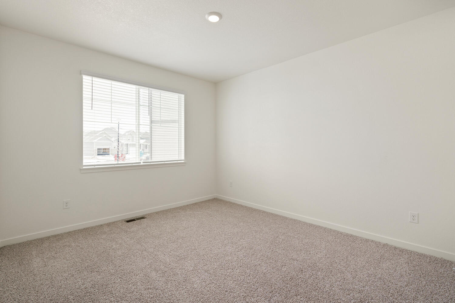 New Homes in Lochbuie, Colorado at the Silver Peaks community by D.R. Horton