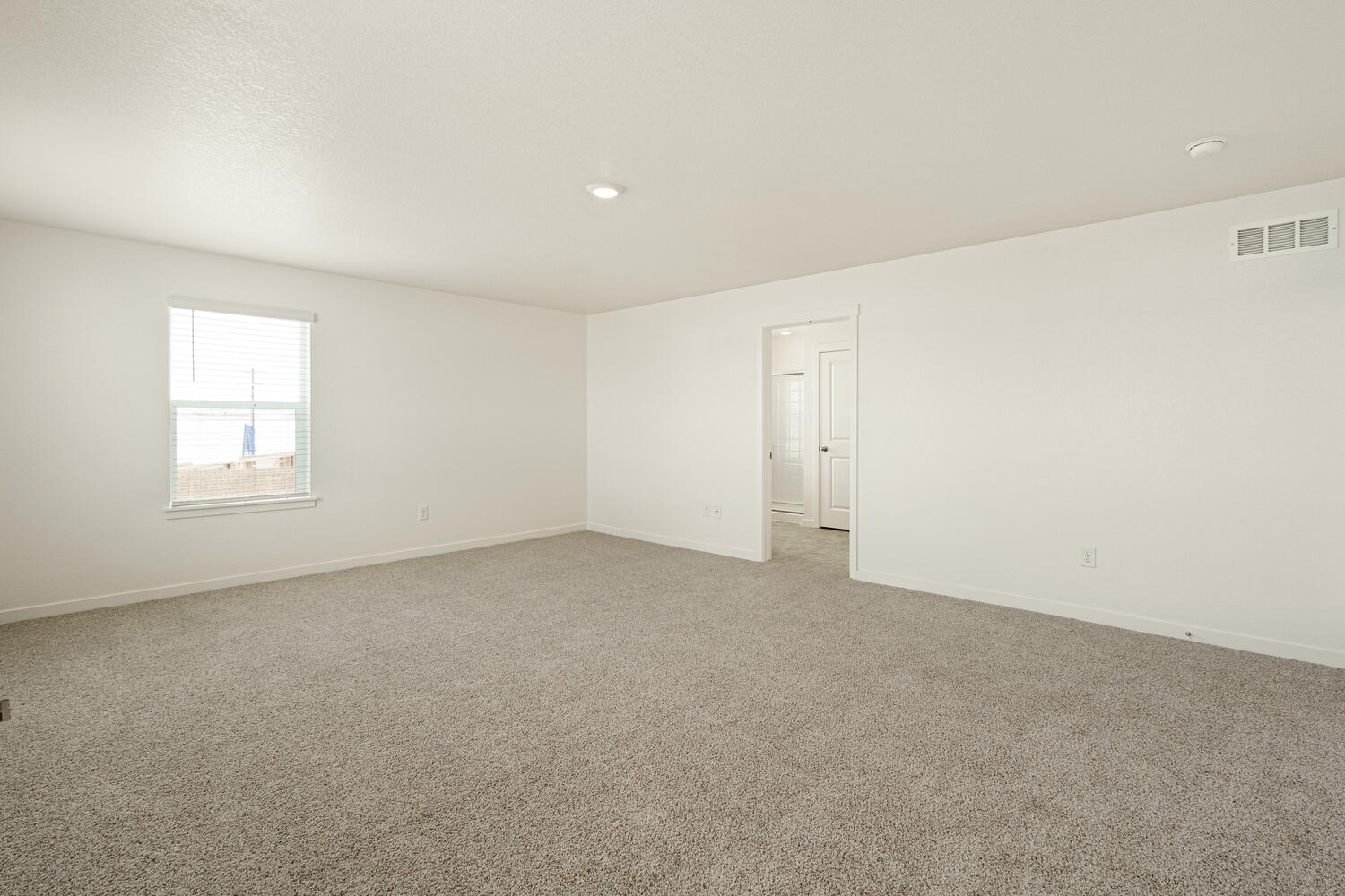 New Homes in Lochbuie, Colorado at the Silver Peaks community by D.R. Horton