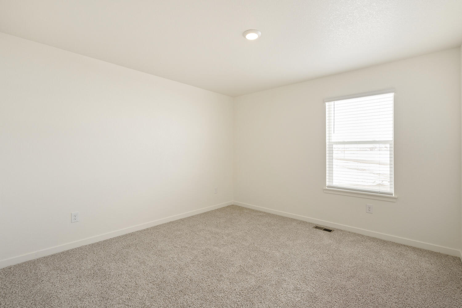 New Homes in Lochbuie, Colorado at the Silver Peaks community by D.R. Horton