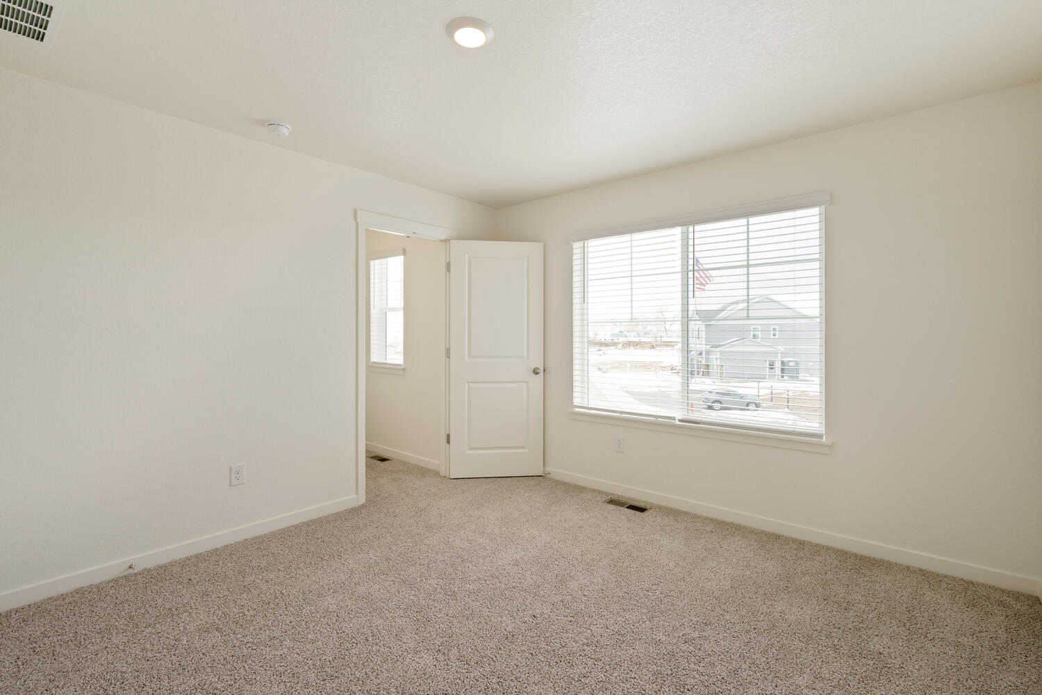 New Homes in Lochbuie, Colorado at the Silver Peaks community by D.R. Horton