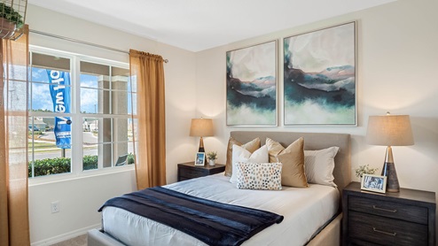Guest bedroom with queen size bed and nightstands