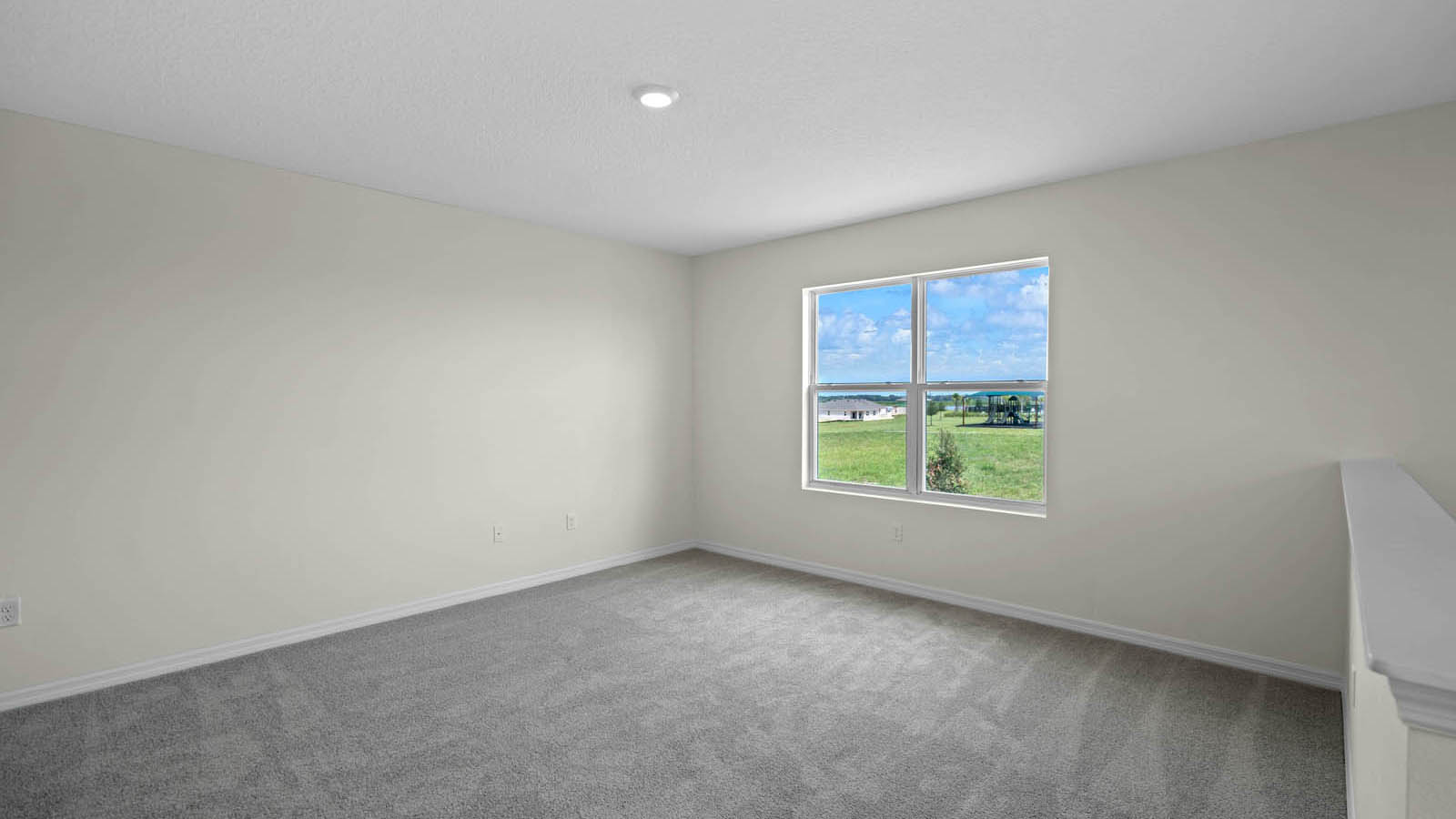 Second-floor flex room with windows