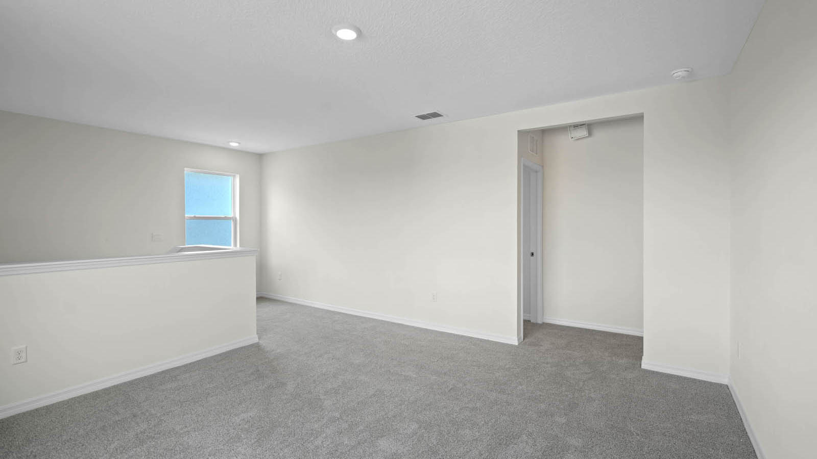 Spacious flex room with closet space