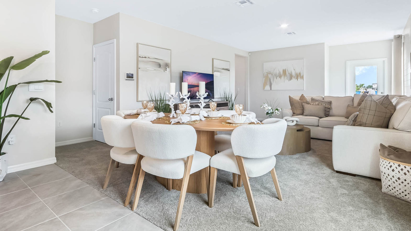Dining area with 6 person table