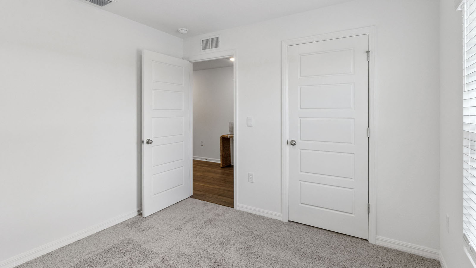 Guest room with closet