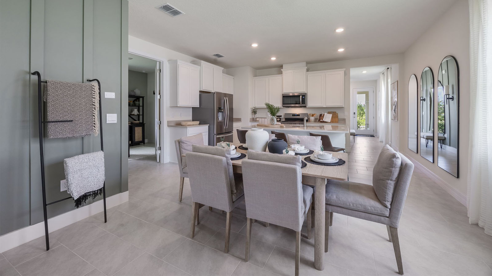 Dining room with 6 person table