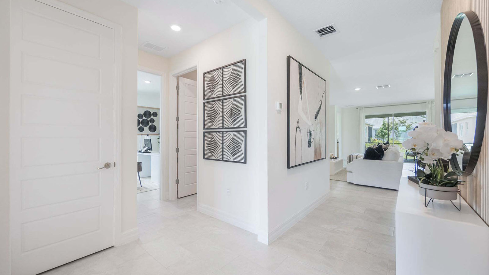 Entrance hallway to additional bedroom and main living areas