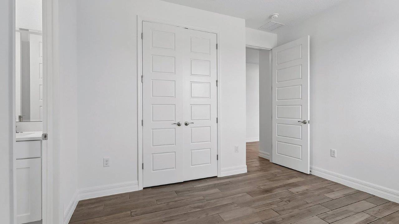 bedroom 3 with closet