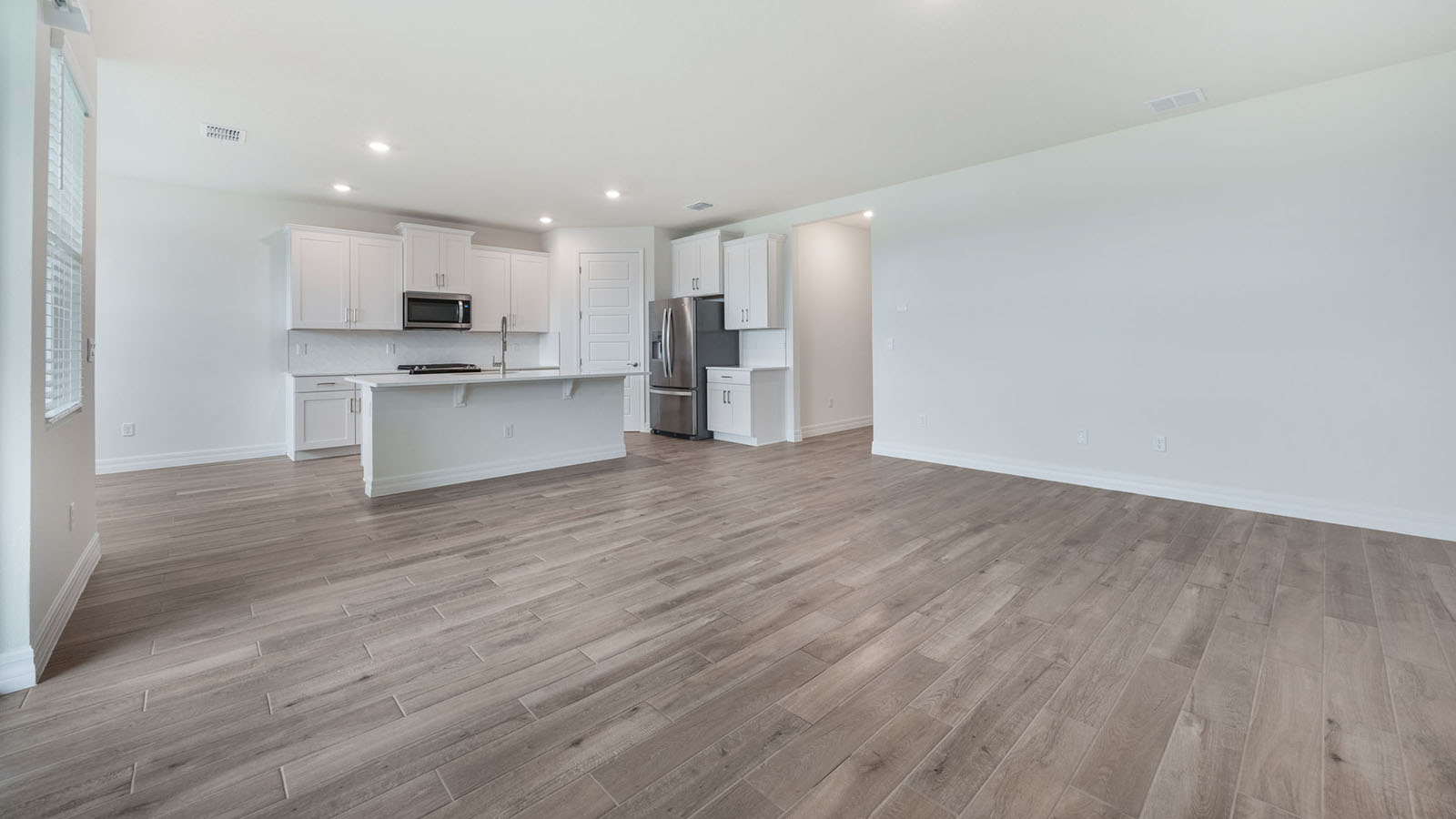 Spacious living room