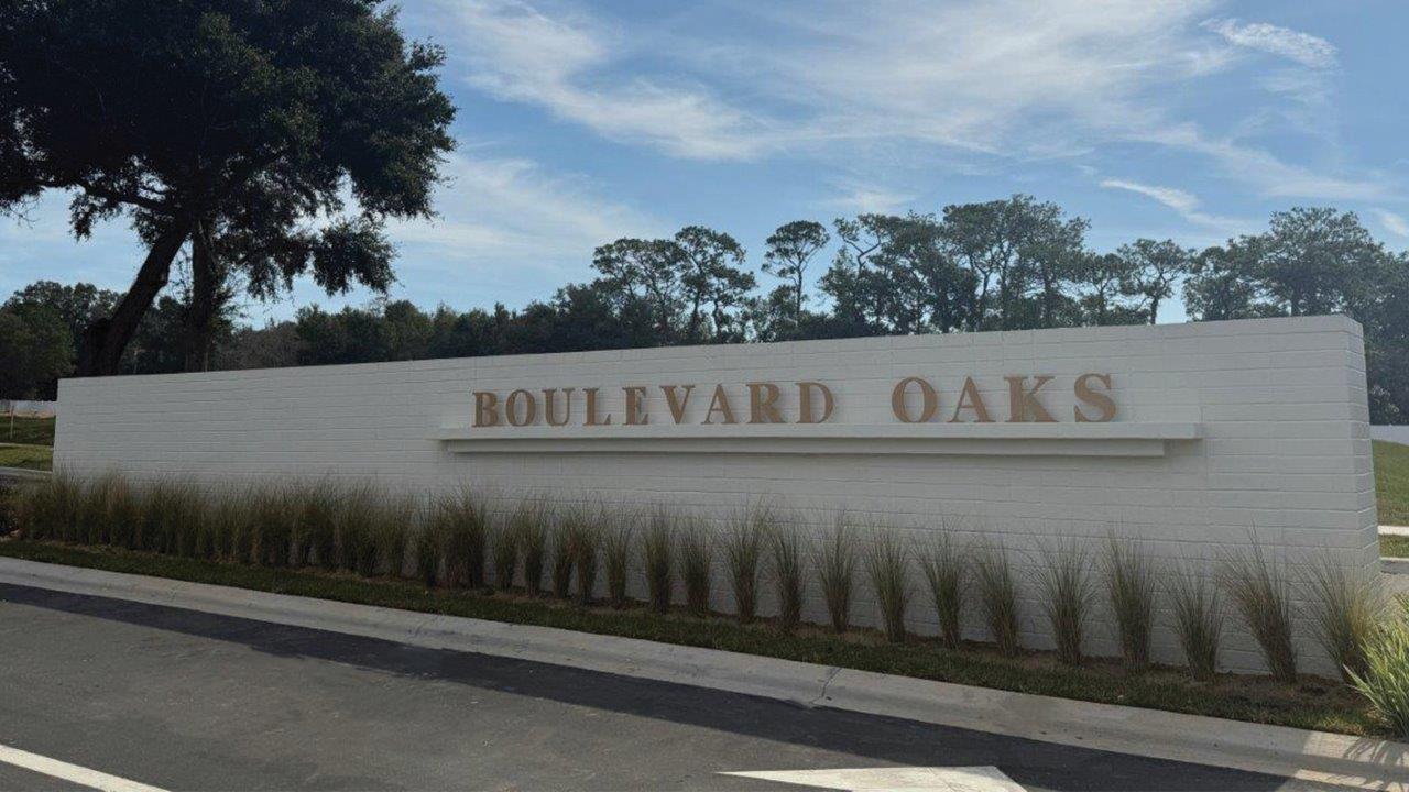 Boulevard Oaks