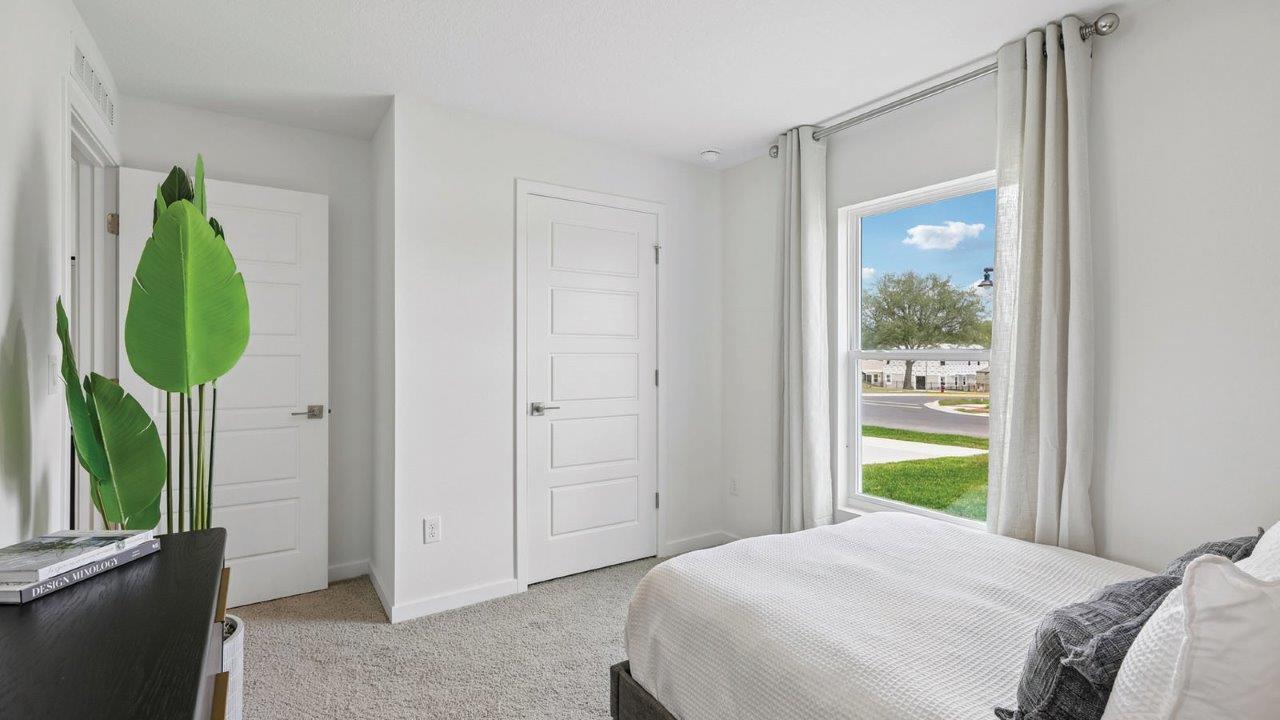 Guest room with closet