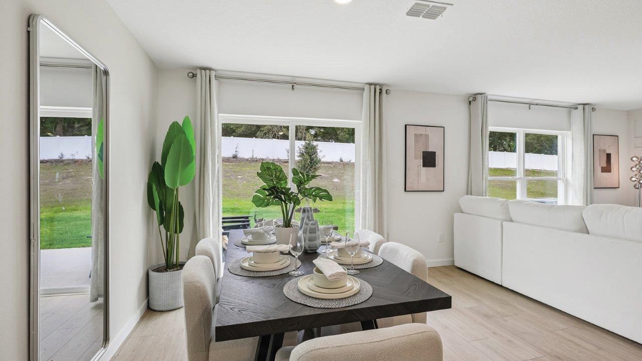 Dining room with 6 person table