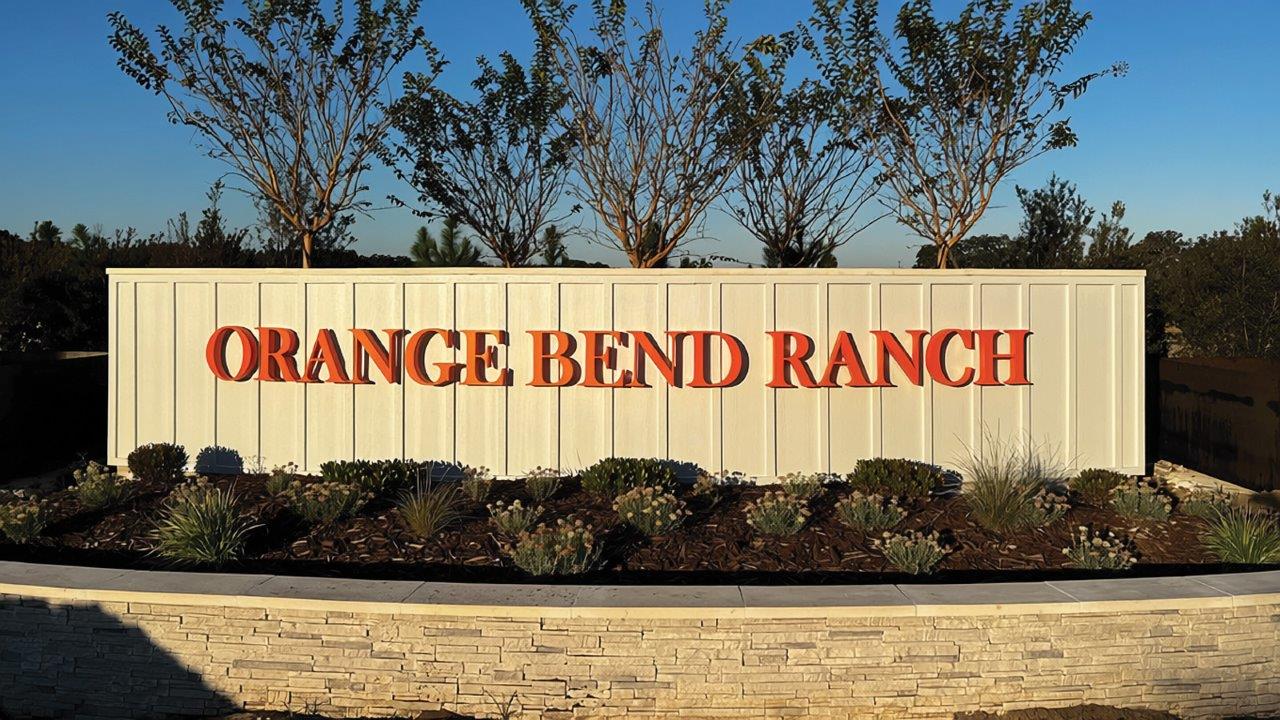 Entry monument to Orange Bend