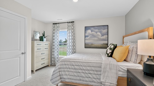 secondary bedroom with window and closet, carpeting
