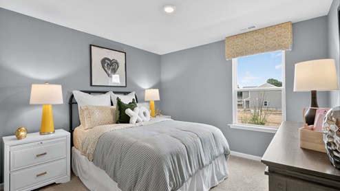 additional bedroom with window, carpeting, closet