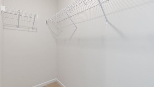 walk in closet with wire shelving