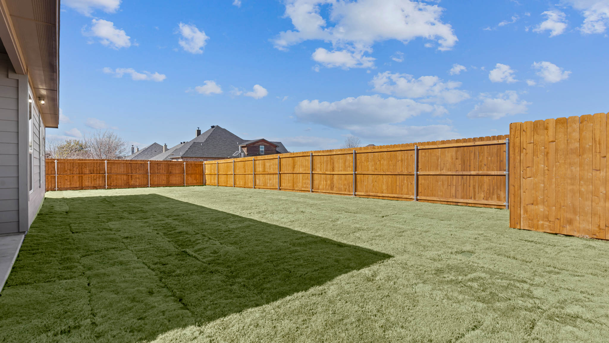 Overview of spacious private fenced-in backyard