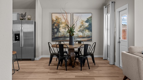 Cozy dining nook space next to kitchen