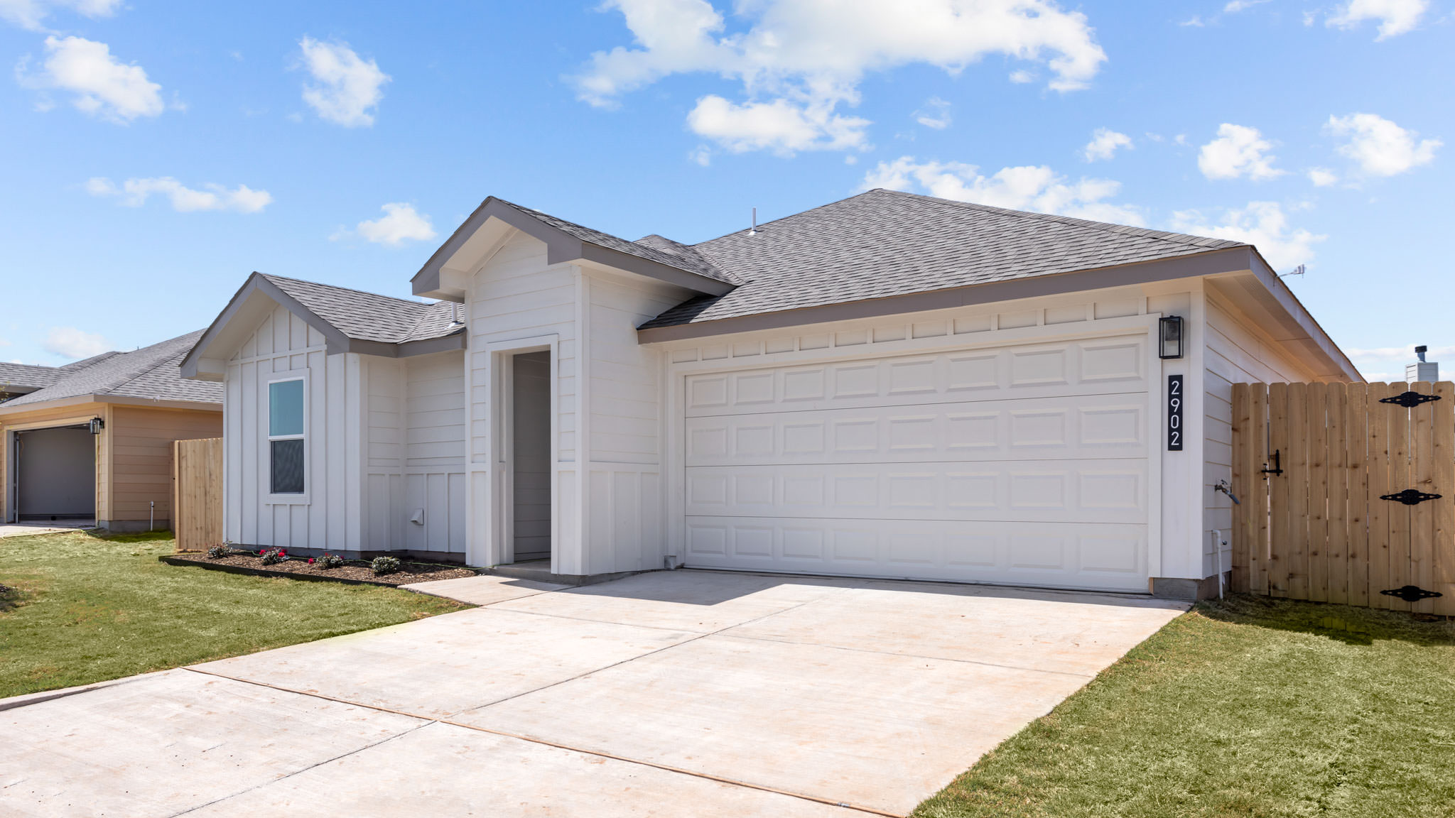 Side view of single story modern farmhouse home with sturdy siding