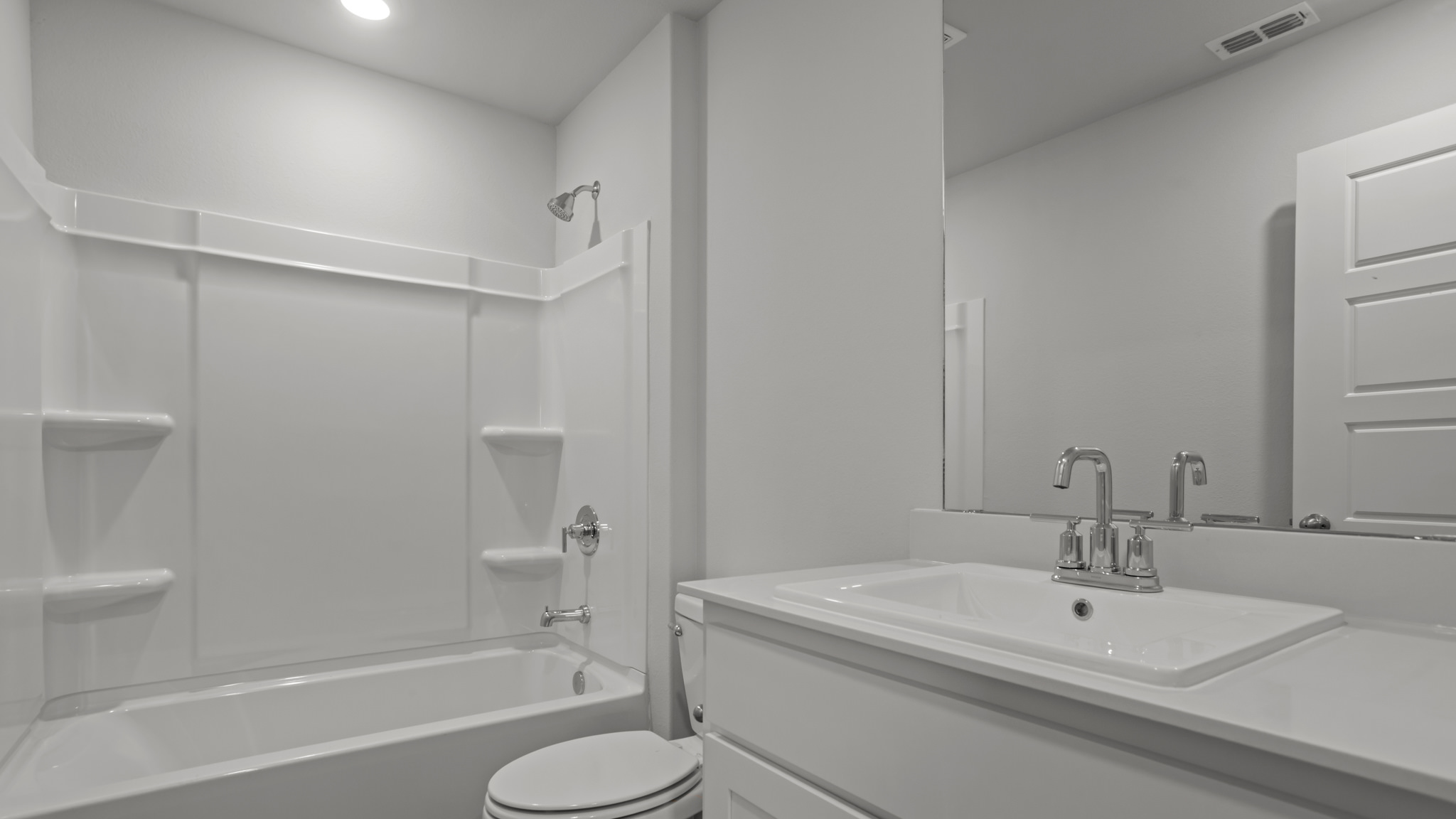 Guest bathroom located between guest bedrooms