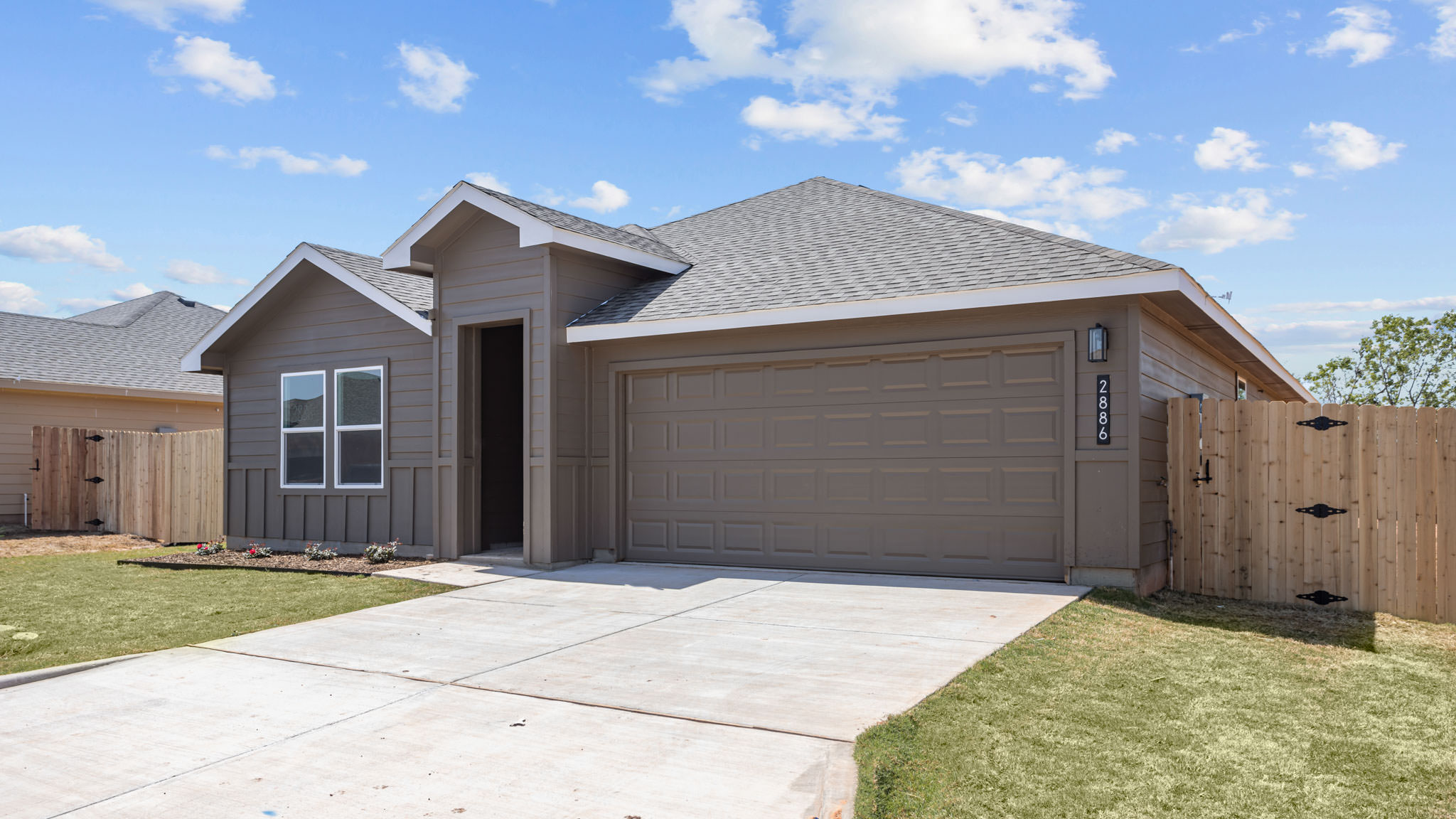 Side view of single story modern farmhouse home with sturdy siding