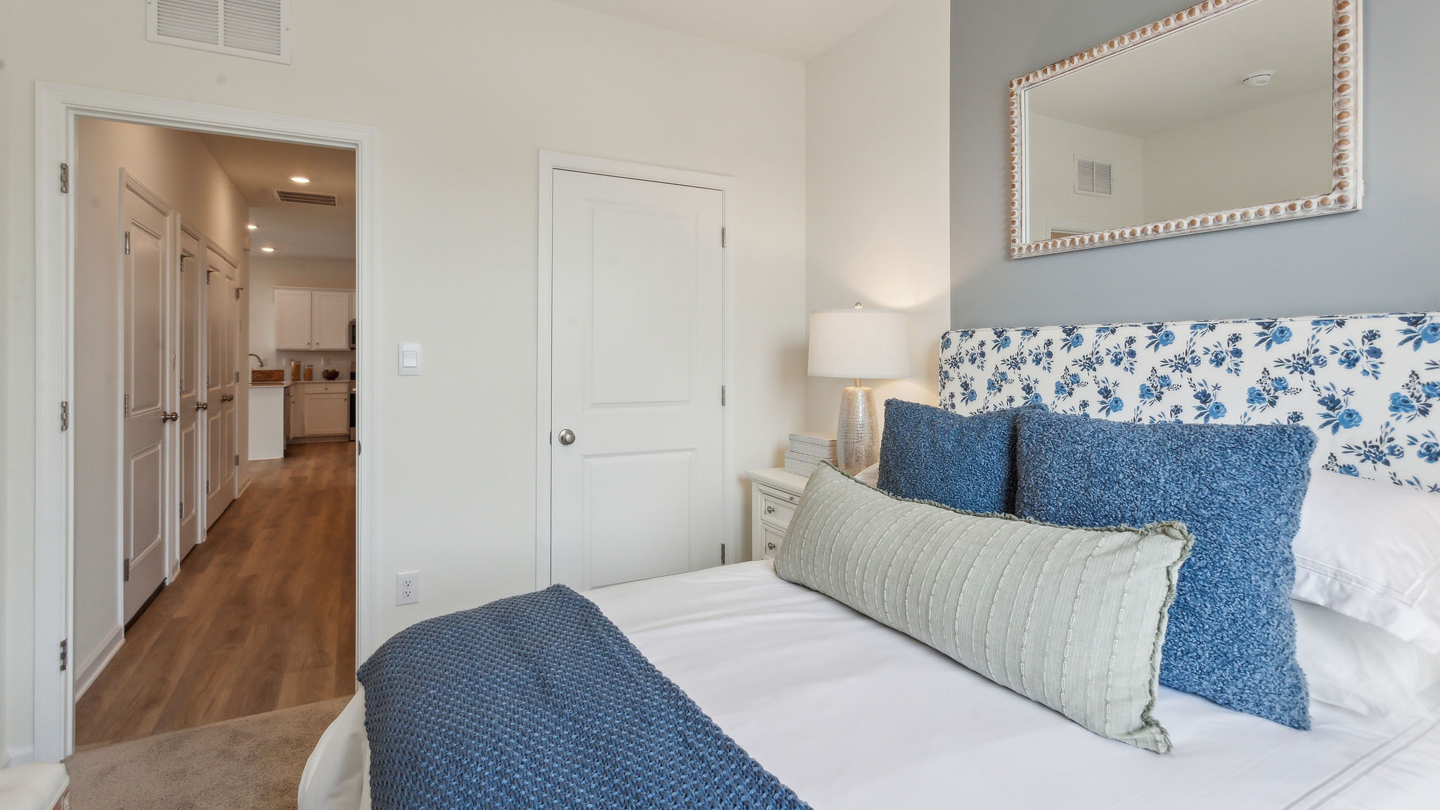 The secondary bedroom.