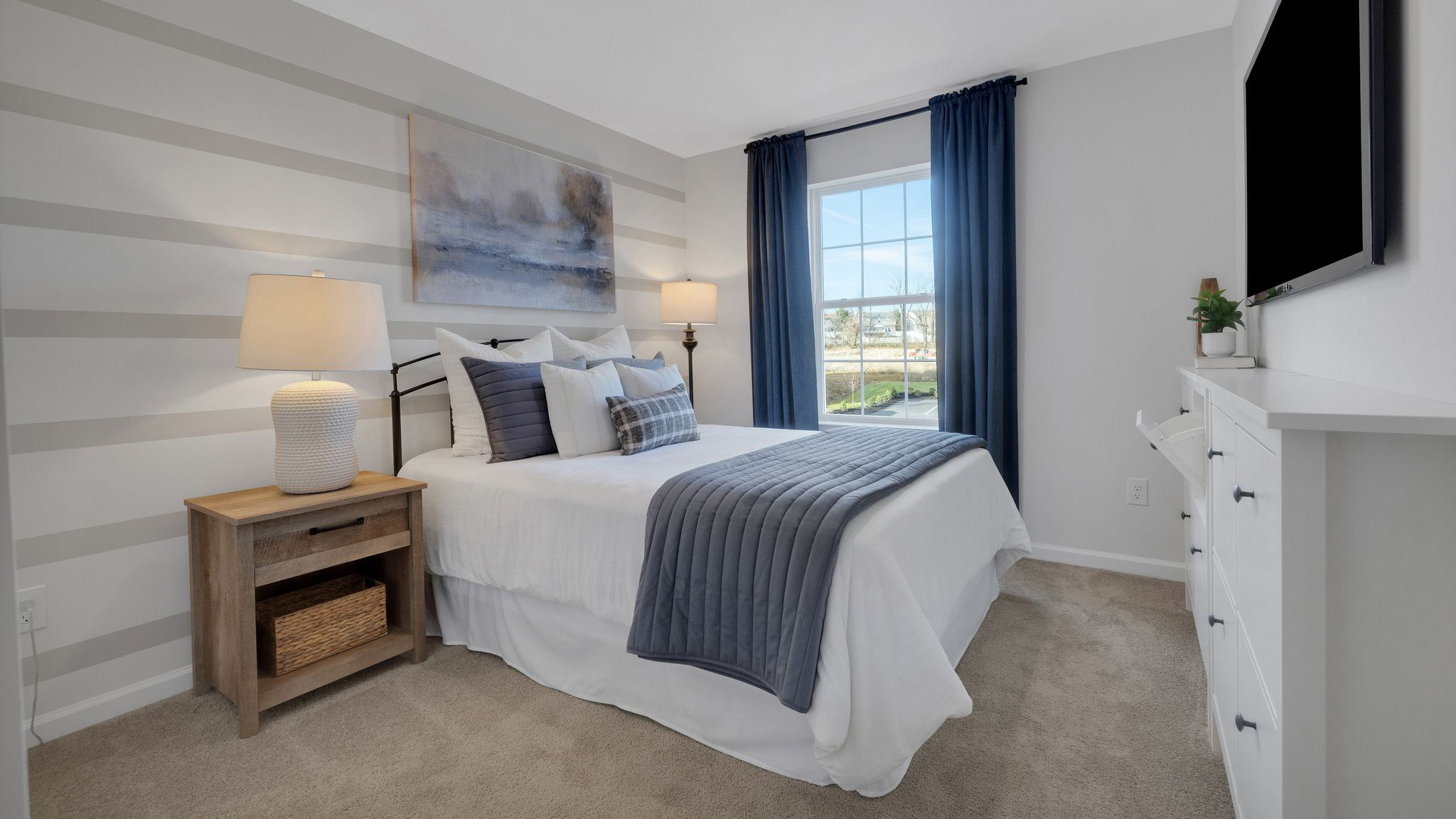 A guest bedroom with one window.