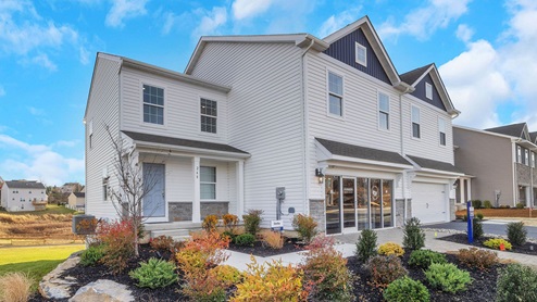 Lafayette Hills Twins Derby home with white primary siding, marine blue accent siding, and grey stone kneewall.