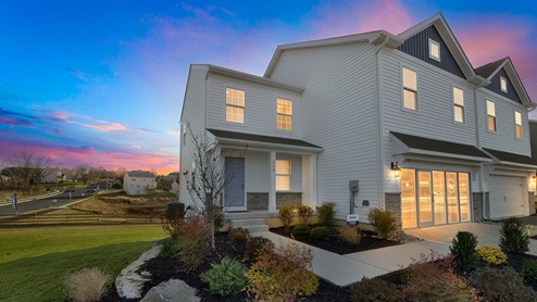 Lafayette Hills Twins Derby home with white primary siding, marine blue accent siding, and grey stone kneewall.