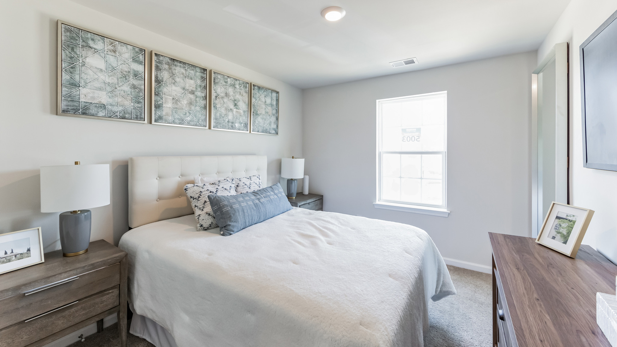 Another guest bedroom with one window.