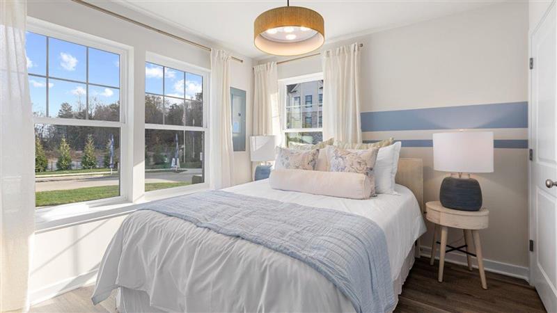 guest bedroom with full size bed