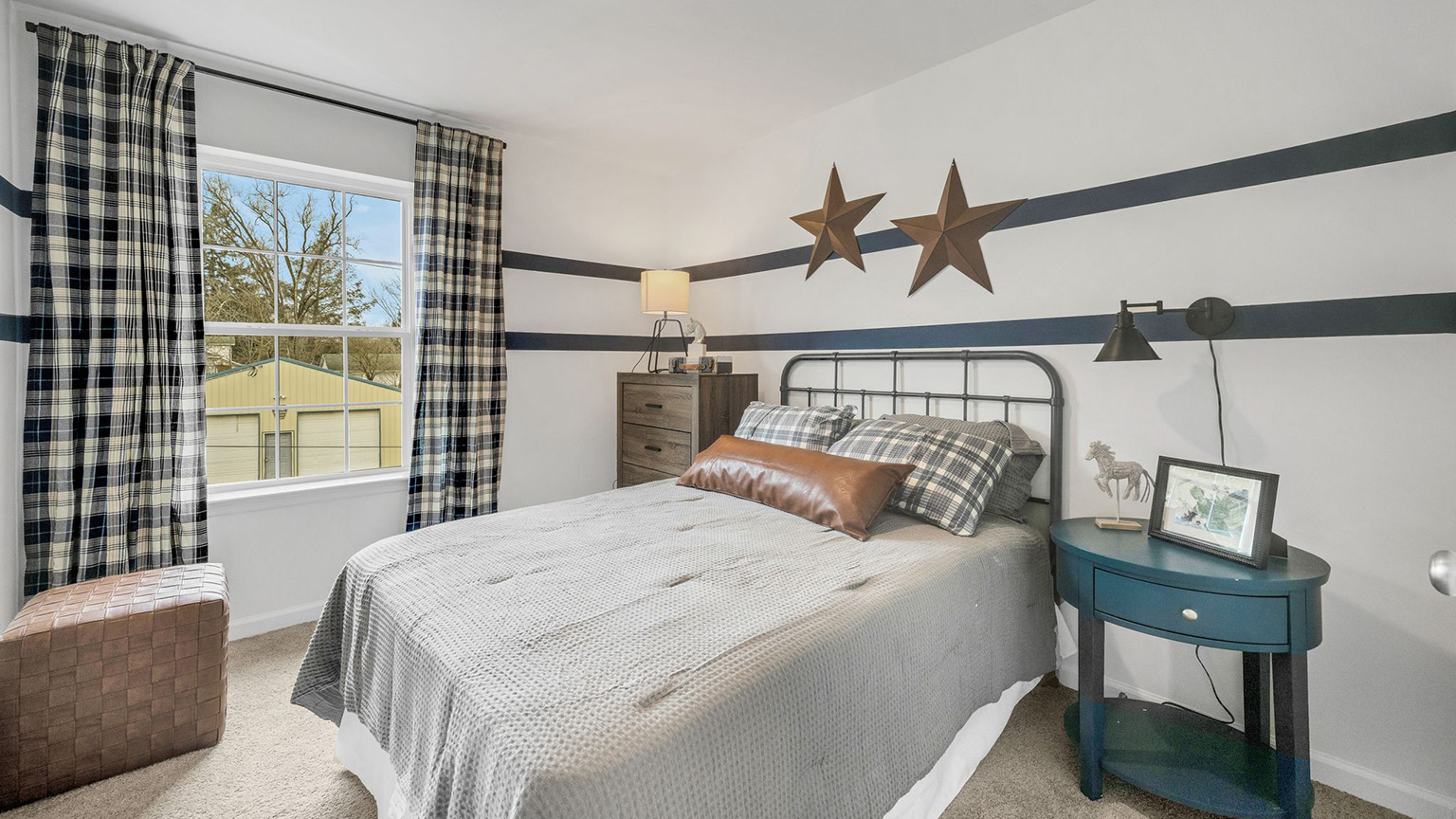 Second bedroom with a single window.