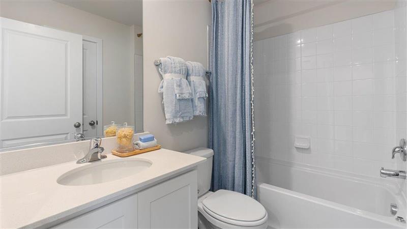 secondary full bathroom