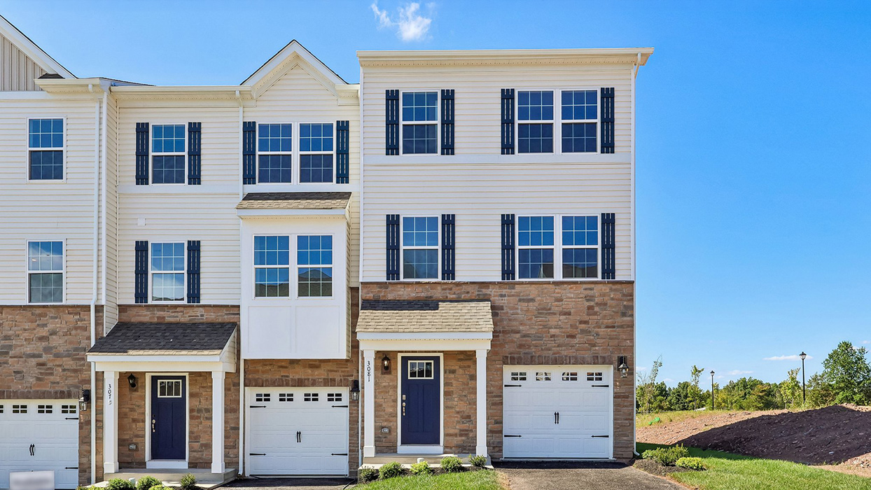 A front facing photo of a Creekside Village 5 unit townhome building in the Lafayette floor plan