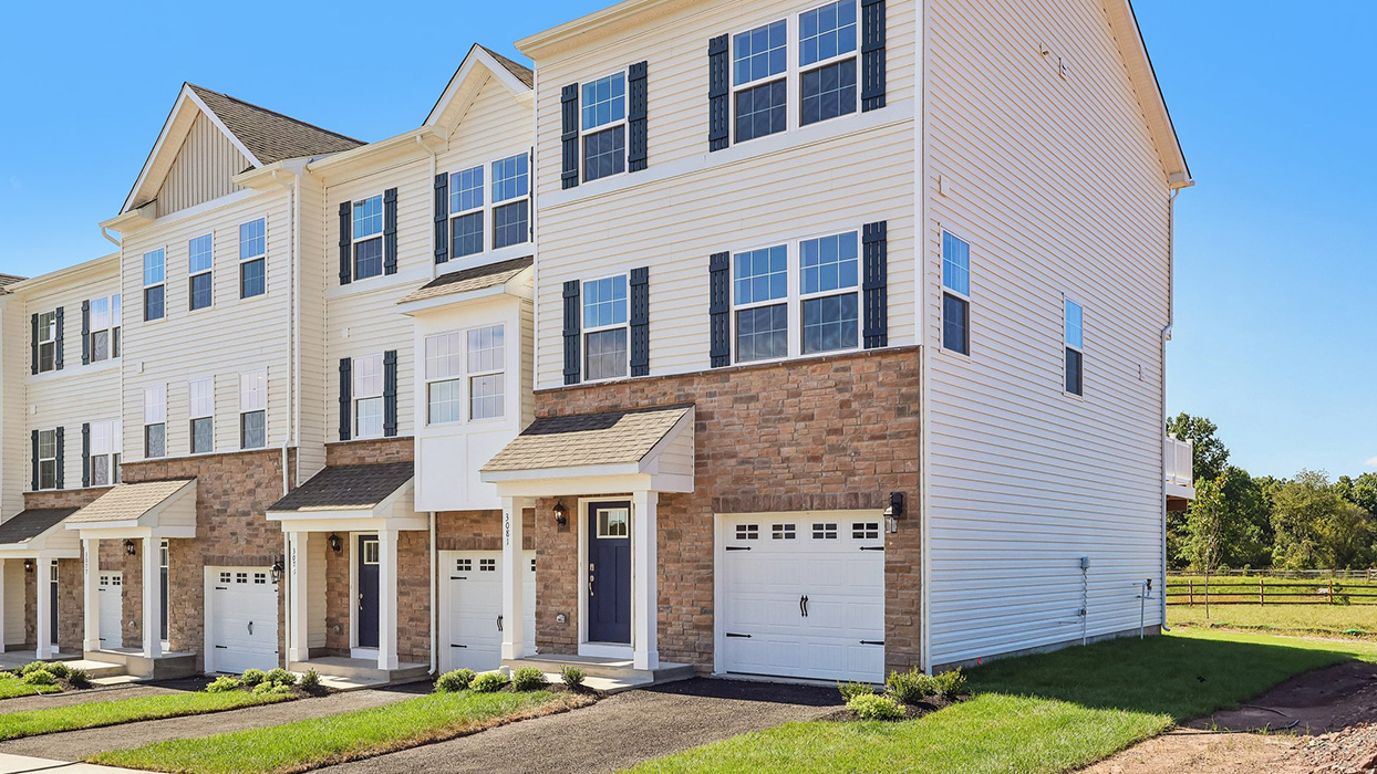 A front facing side angle photo of a Creekside Village 5 unit townhome building in the Lafayette floor plan