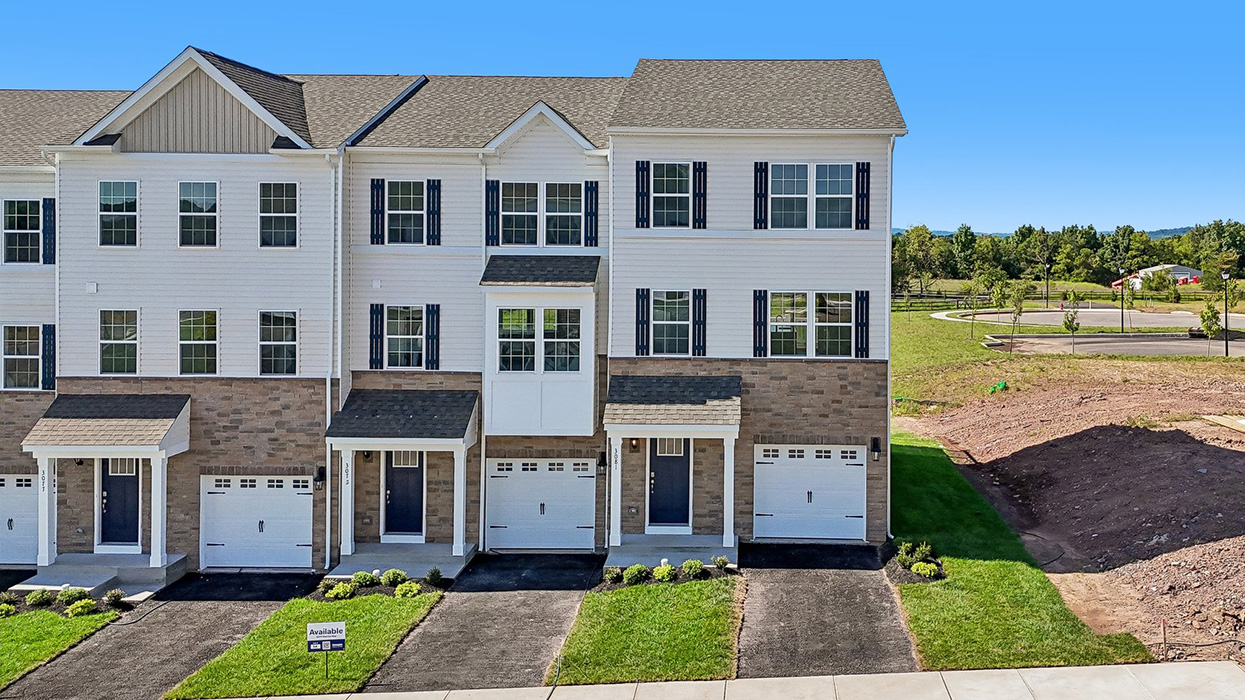 A aerial front facing photo of a Creekside Village 5 unit townhome building in the Lafayette floor plan