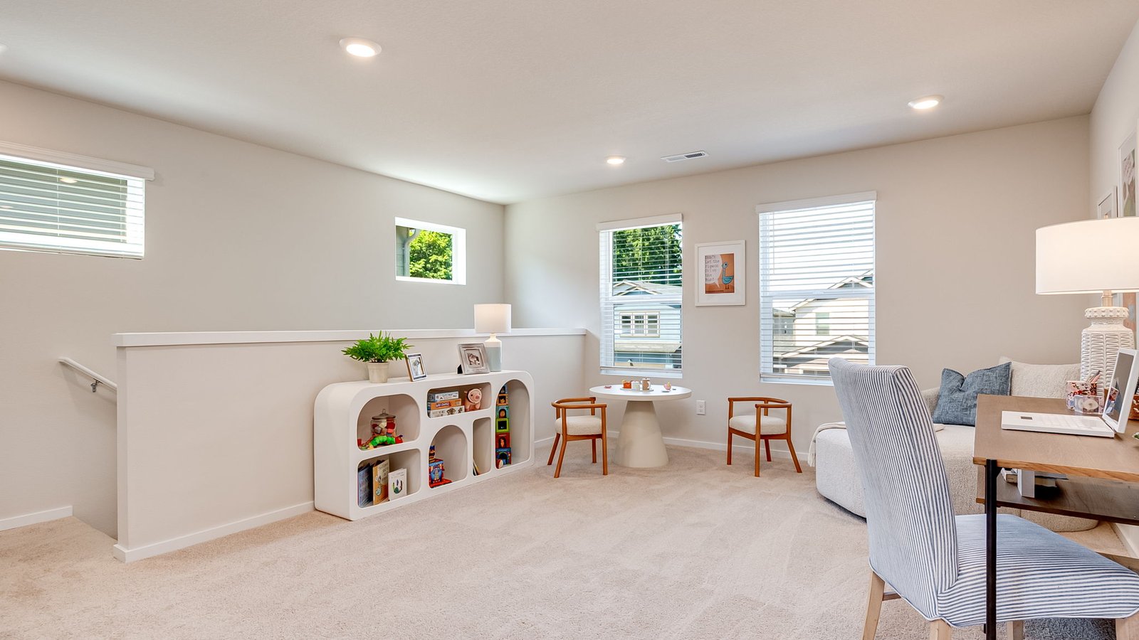 Loft area wall-to-wall carpet