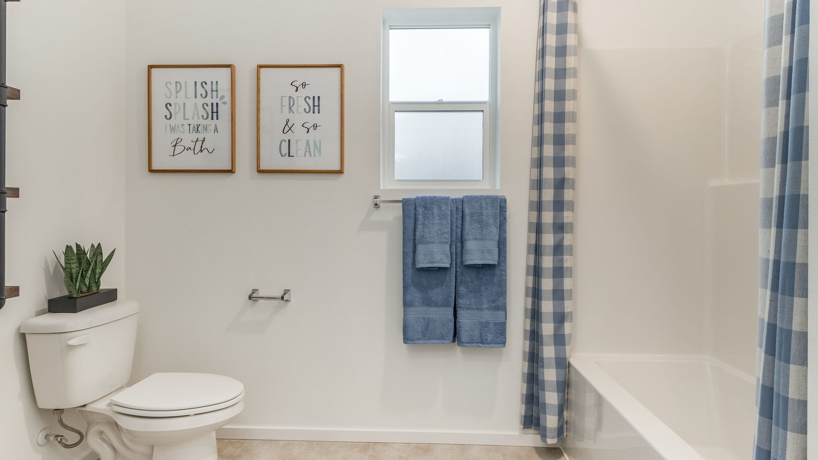 Hall bathroom with combination tub/shower and quartz counters