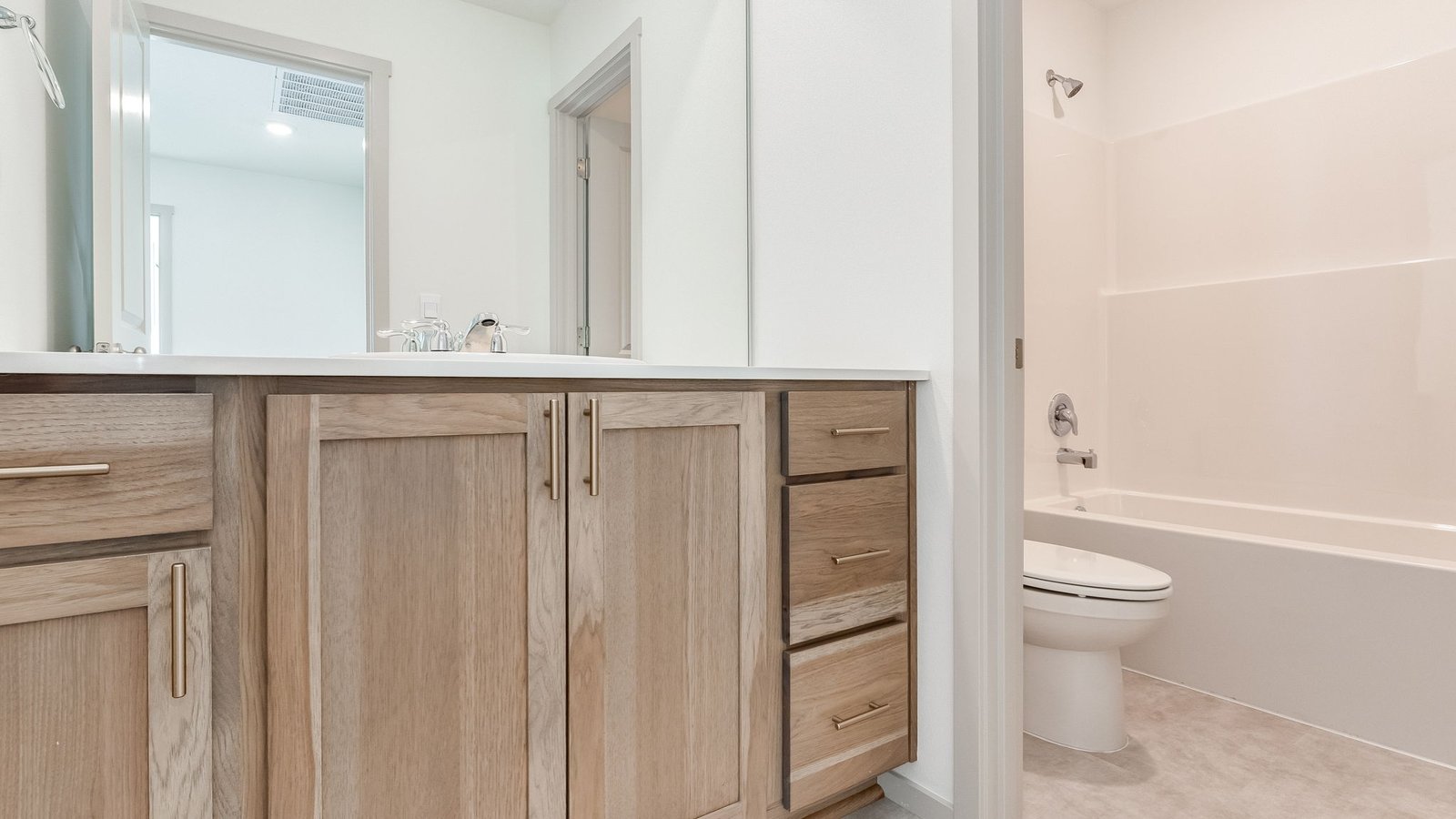 Hall bathroom with combination tub/shower and quartz counters