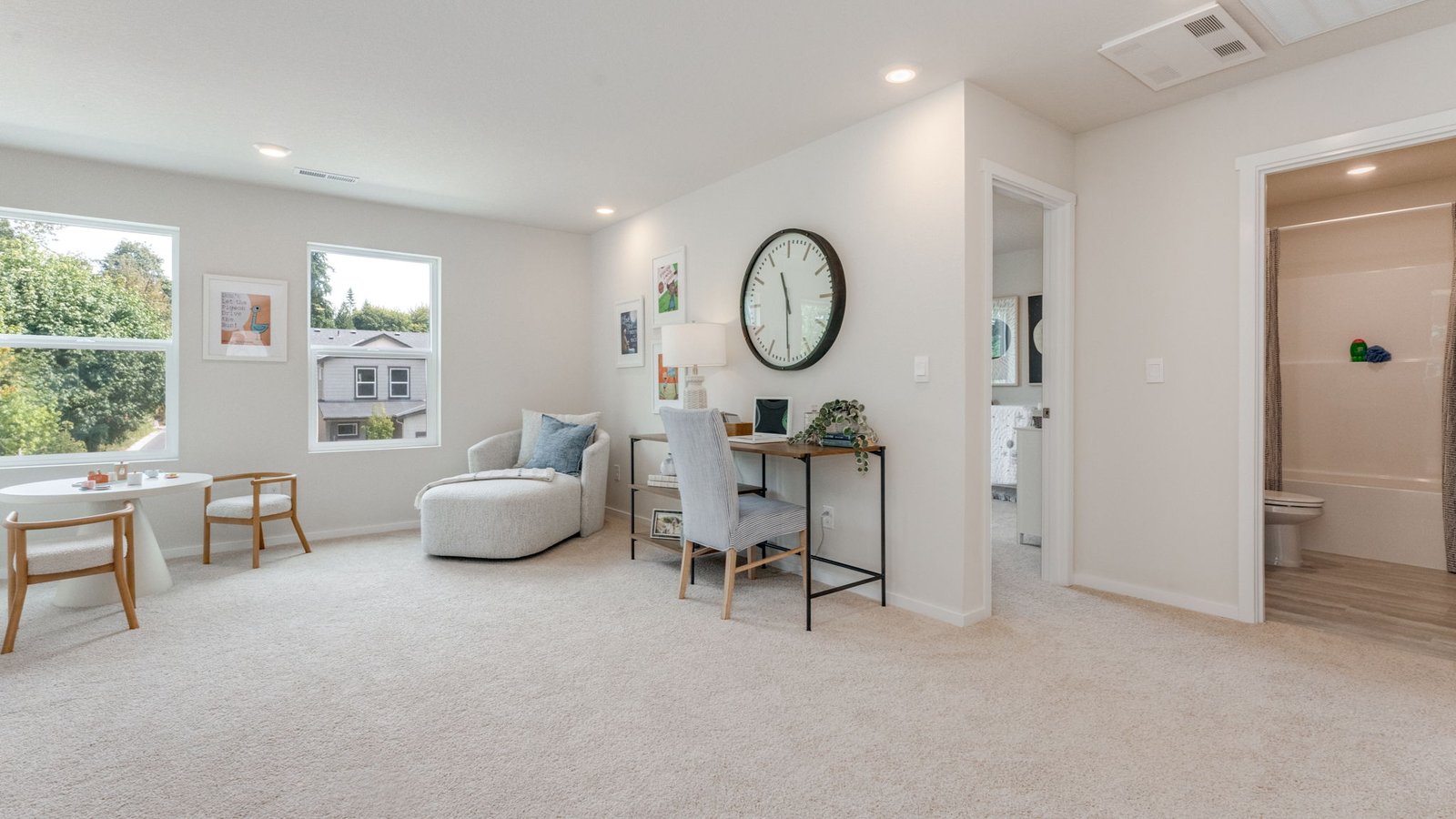 Loft area wall-to-wall carpet